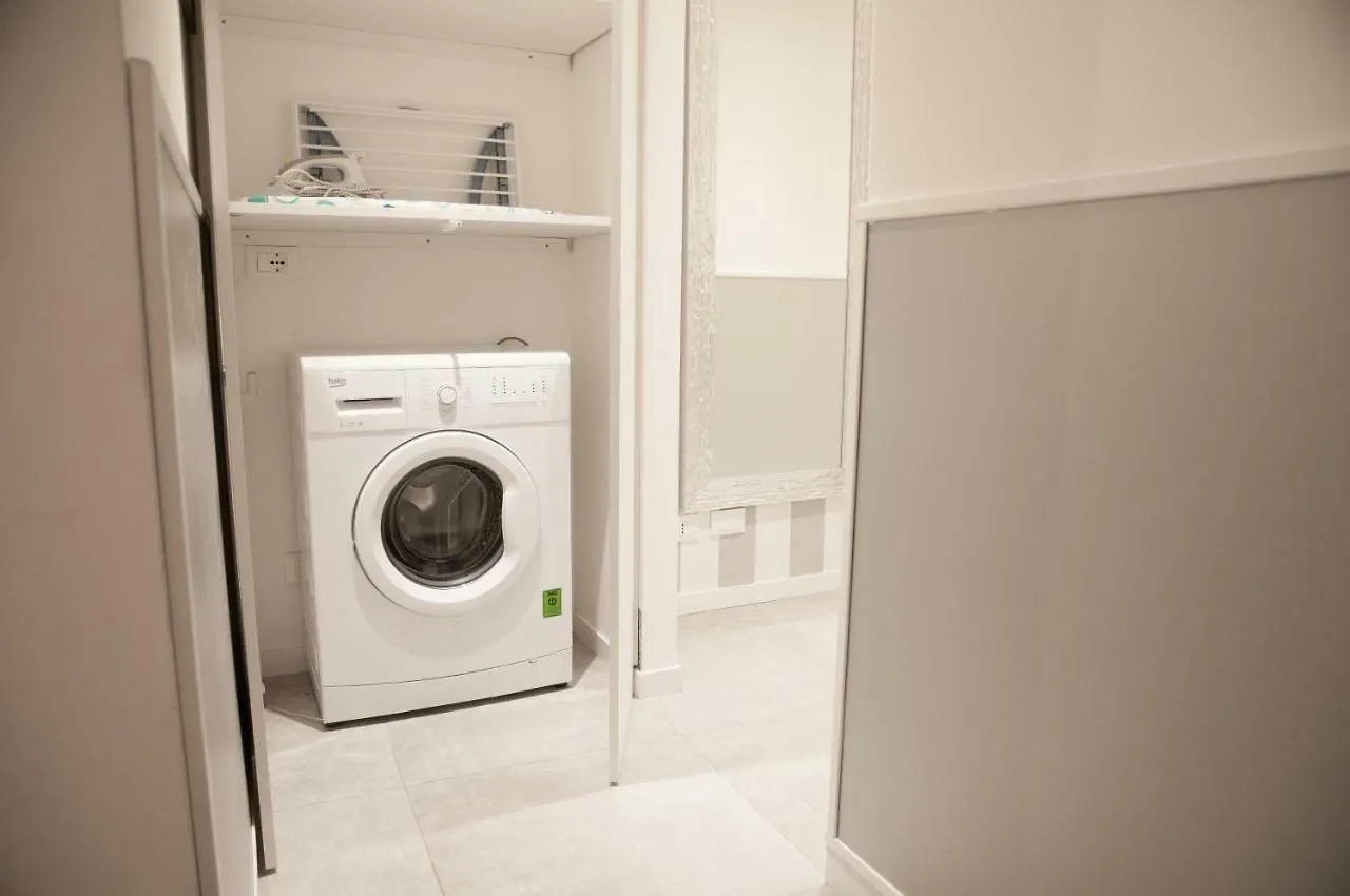 Fashion House Elvira 2 Apartman Bergamo 0*,